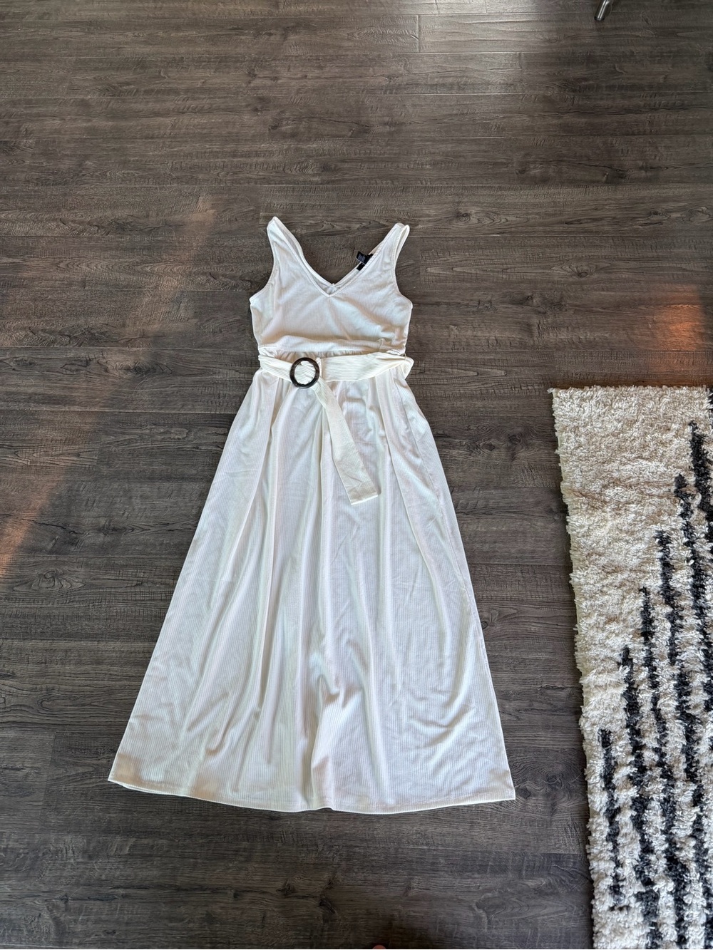 Forever 21 White Sleeveless V-Neck Maxi Dress with Belt